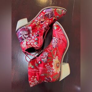 Red Women’s Floral Embroidered Lace-Up Ankle Boots – Size EU 40/US 9